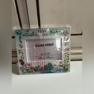New Lillian Vernon floral May frame 4" x 6" stand or hang option Decor Wall